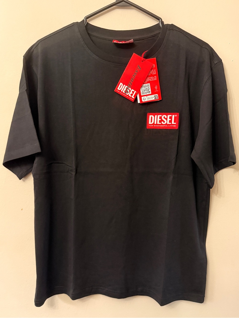 Diesel Black Short-Sleeve Crewneck Tee with Red Logo Patch(brand new)